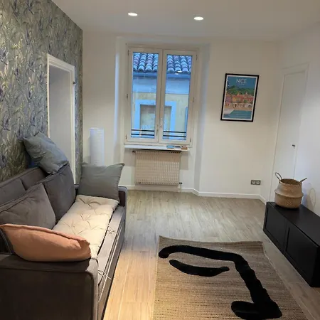 Bel Au Calme Dans Le Vieux Appartement *