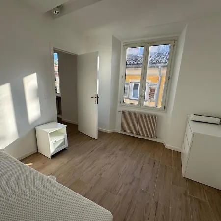 Bel Au Calme Dans Le Vieux Appartement *